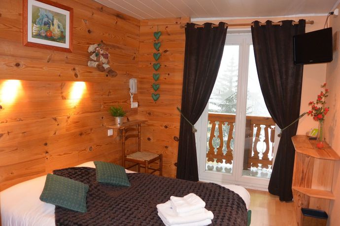 Imagen de la habitación del Hotel Hôtel du Centre, La Borgé. Foto 16