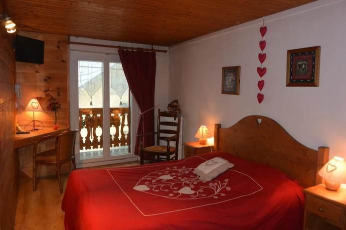 Imagen de la habitación del Hotel Hôtel du Centre, La Borgé. Foto 17