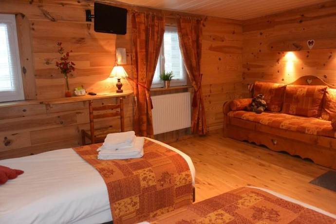 Imagen de la habitación del Hotel Hôtel du Centre, La Borgé. Foto 19