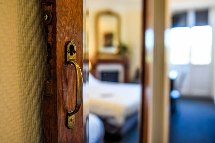 Imagen de la habitación del Hotel H&ocirc;tel du Ch&ecirc;ne. Foto 5