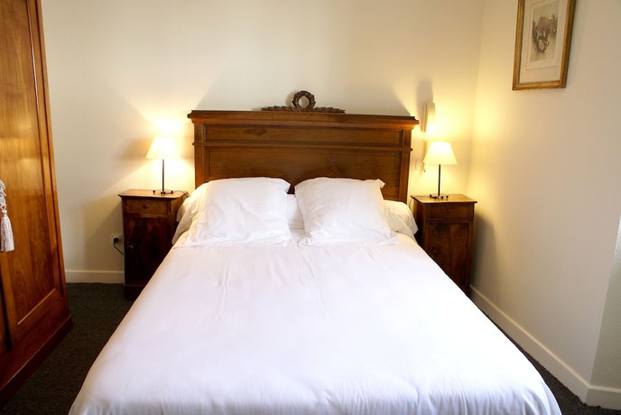 Imagen de la habitación del Hotel H&ocirc;tel du Ch&ecirc;ne. Foto 8
