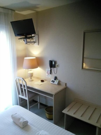 Imagen general del Hotel Hôtel du Commerce, Tronget. Foto 2