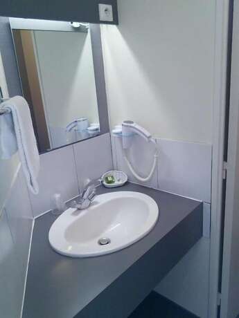 Imagen general del Hotel Hôtel du Commerce, Tronget. Foto 6