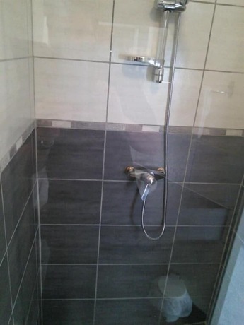 Imagen general del Hotel Hôtel du Commerce, Tronget. Foto 7