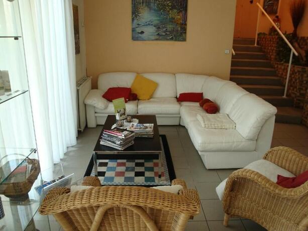 Imagen general del Hotel Hôtel du Commerce, Tronget. Foto 9