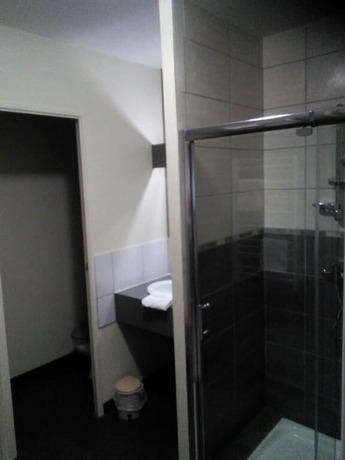 Imagen general del Hotel Hôtel du Commerce, Tronget. Foto 11