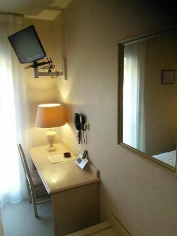 Imagen general del Hotel Hôtel du Commerce, Tronget. Foto 12