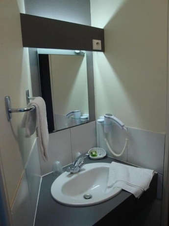 Imagen general del Hotel Hôtel du Commerce, Tronget. Foto 13