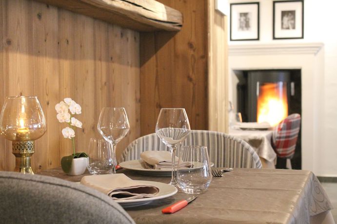 Imagen del bar/restaurante del Hotel Hôtel du Crêt Rond - Logis. Foto 4