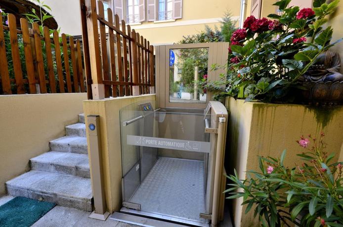 Imagen de la habitación del Hotel H&ocirc;tel du Fort. Foto 8