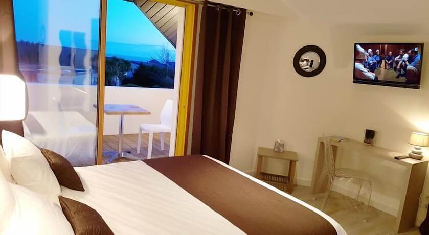 Imagen de la habitación del Hotel Hôtel du Large, PLOUGONVELIN. Foto 16