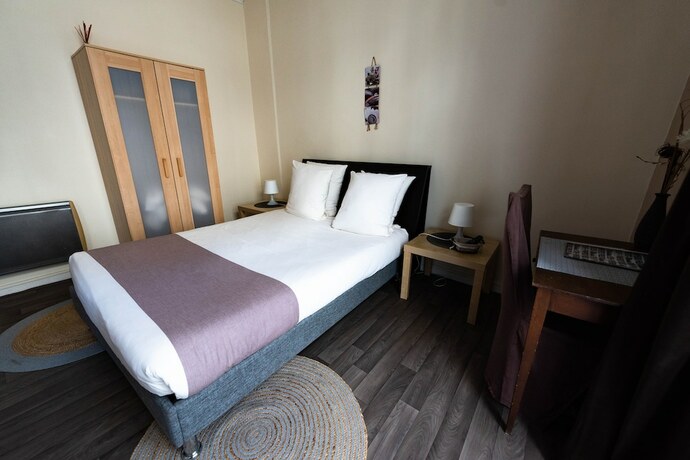 Imagen de la habitación del Hotel H&ocirc;tel du Lion d\'or, Bernay. Foto 14
