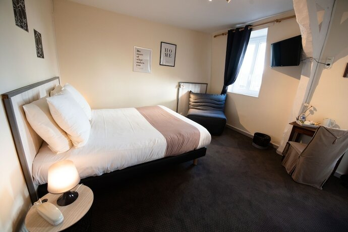 Imagen de la habitación del Hotel H&ocirc;tel du Lion d\'or, Bernay. Foto 16