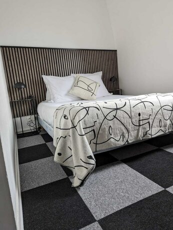 Imagen de la habitación del Hotel H&ocirc;tel du Lion d\'or, Bernay. Foto 17