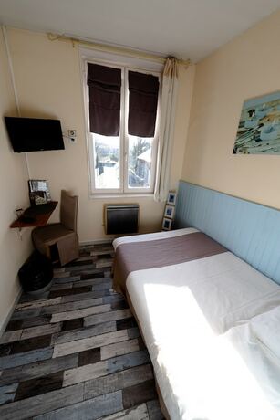 Imagen de la habitación del Hotel H&ocirc;tel du Lion d\'or, Bernay. Foto 18
