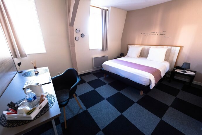 Imagen de la habitación del Hotel H&ocirc;tel du Lion d\'or, Bernay. Foto 20