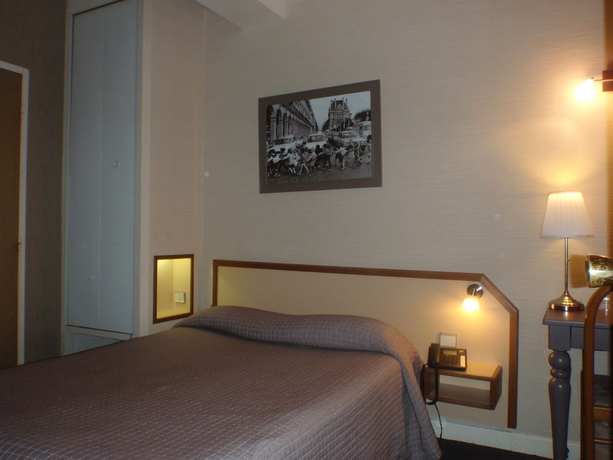Imagen de la habitación del Hotel Hôtel du Maine, París. Foto 3
