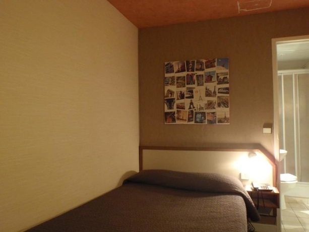 Imagen de la habitación del Hotel Hôtel du Maine, París. Foto 9