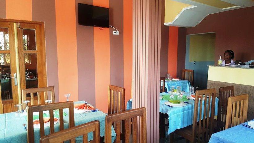 Imagen del bar/restaurante del Hotel H&ocirc;tel du Midi, Douala. Foto 4