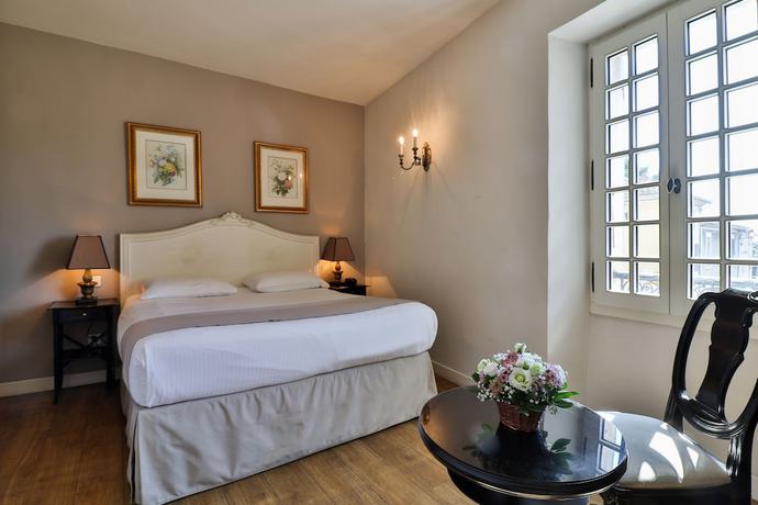 Imagen de la habitación del Hotel Hôtel du Midi. Foto 3