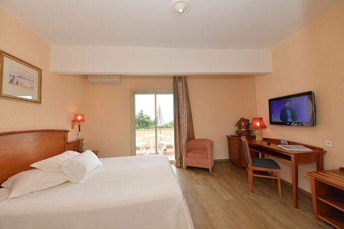 Imagen de la habitación del Hotel Hôtel du Parc, Cavalaire-sur-Mer. Foto 7