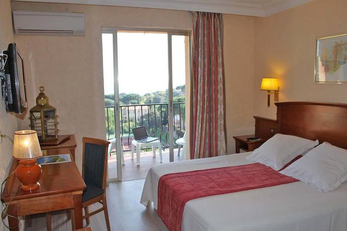 Imagen de la habitación del Hotel Hôtel du Parc, Cavalaire-sur-Mer. Foto 11