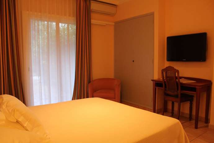 Imagen de la habitación del Hotel Hôtel du Parc, Cavalaire-sur-Mer. Foto 13