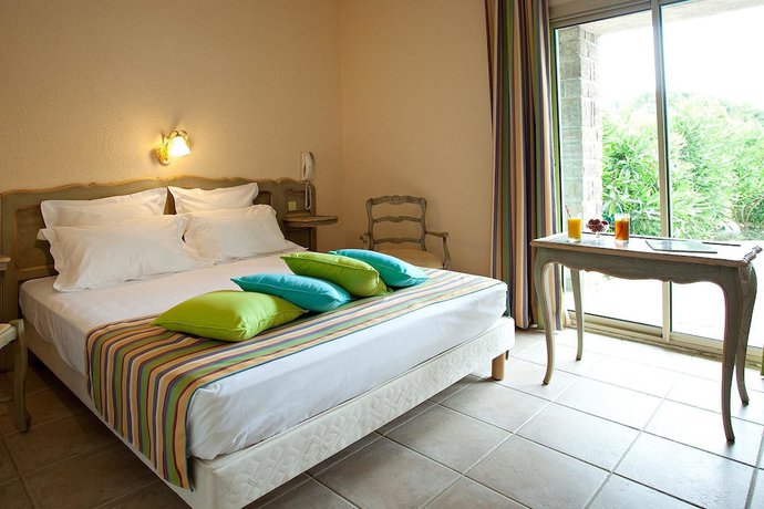 Imagen de la habitación del Hotel Hôtel du Parc, Cavalaire-sur-Mer. Foto 17