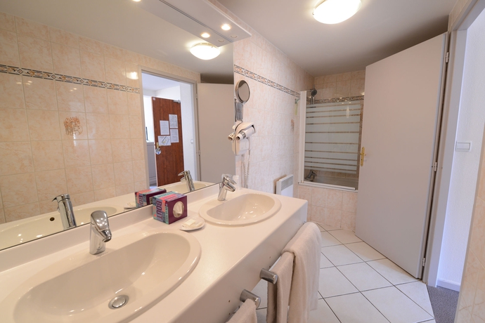 Imagen de la habitación del Hotel H&ocirc;tel du Parc. Foto 7