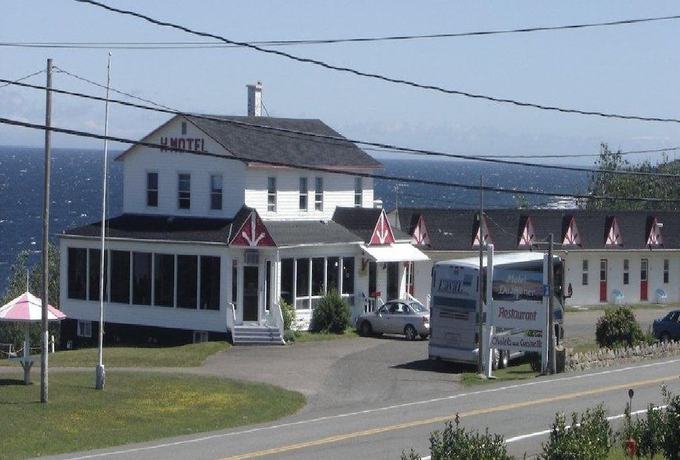 Imagen general del Hotel Hôtel du Rocher, Sainte-Madeleine-de-la-Rivière-Madeleine. Foto 1