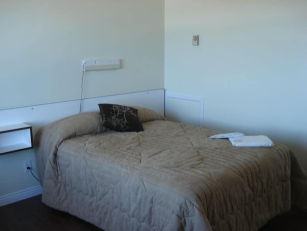 Imagen de la habitación del Hotel H&ocirc;tel du Rocher, Sainte-Madeleine-de-la-Rivi&egrave;re-Madeleine. Foto 15