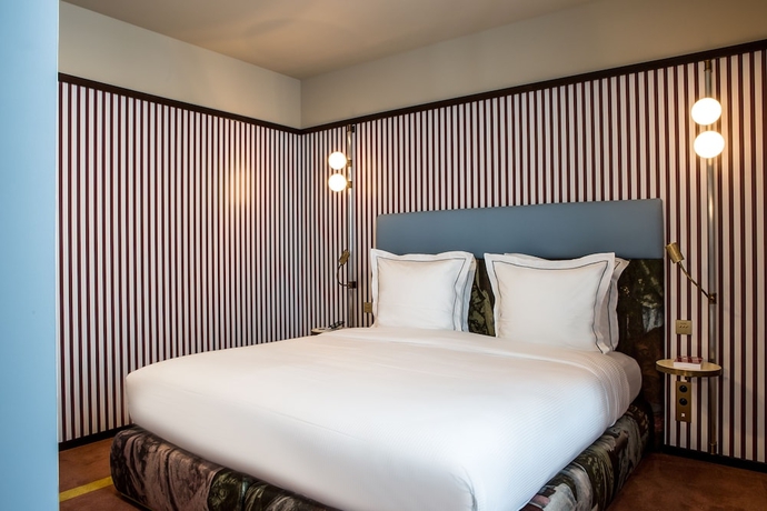 Imagen de la habitación del Hotel Hôtel du Rond-Point des Champs-Élysées. Foto 5