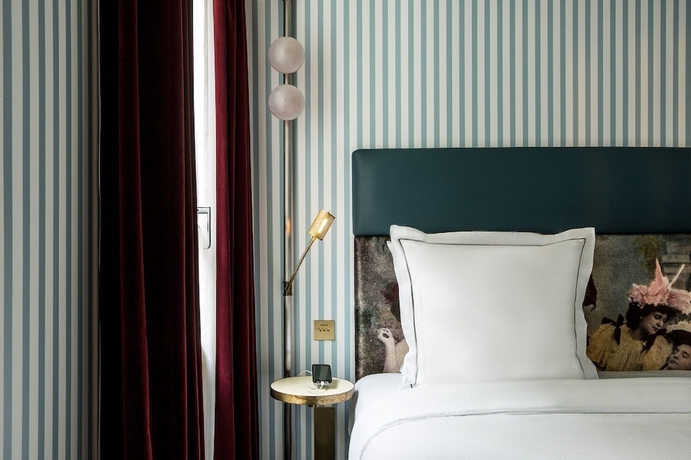 Imagen de la habitación del Hotel Hôtel du Rond-Point des Champs-Élysées. Foto 7