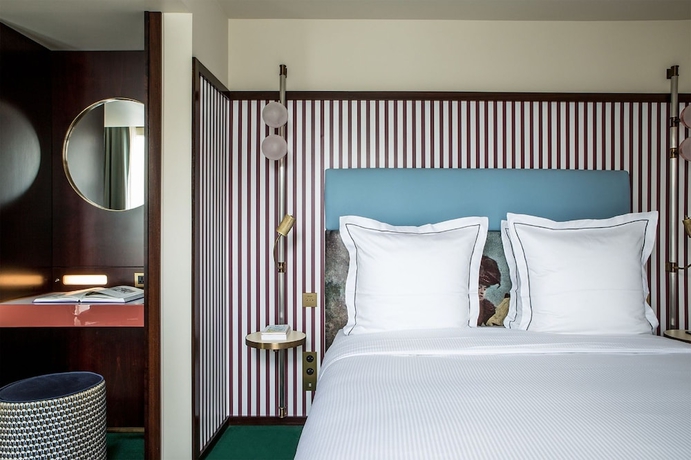 Imagen de la habitación del Hotel Hôtel du Rond-Point des Champs-Élysées. Foto 8