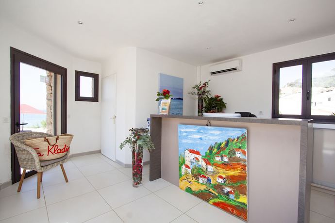 Imagen de los interiores del Hotel Hôtel et Résidence Ta Kladia - Omigna. Foto 20