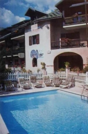 Imagen de la piscina del Hotel Hôtel l\'Aiglière. Foto 20