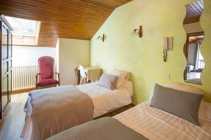 Imagen de la habitación del Hotel Hôtel l\'Aiglière. Foto 18