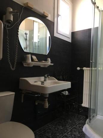 Imagen de la habitación del Hotel H&ocirc;tel l\'&Eacute;quipe. Foto 5
