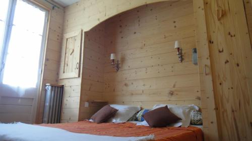 Imagen de la habitación del Hotel H&ocirc;tel l\'&Eacute;quipe. Foto 7