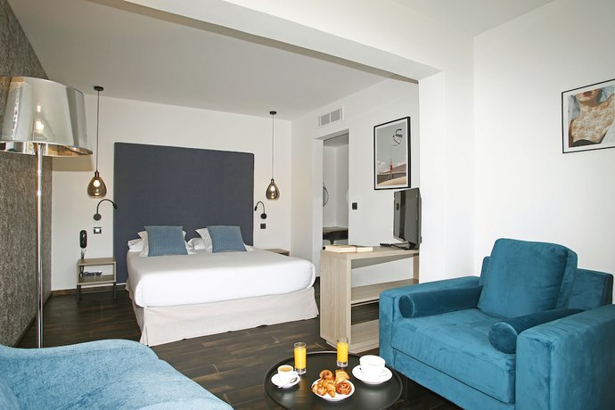 Imagen de la habitación del Hotel H&ocirc;tel l\'Onda. Foto 18