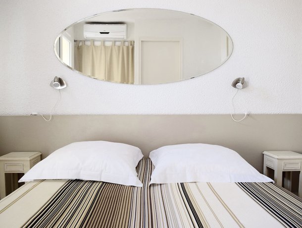 Imagen de la habitación del Hotel H&ocirc;tel l\'Orangeraie. Foto 7