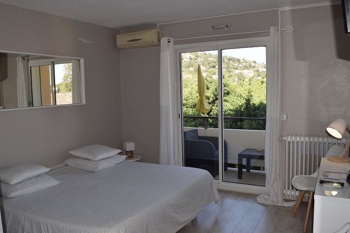 Imagen de la habitación del Hotel H&ocirc;tel l\'Orangeraie. Foto 8