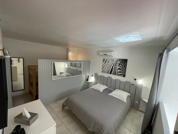 Imagen de la habitación del Hotel H&ocirc;tel l\'Orangeraie. Foto 9