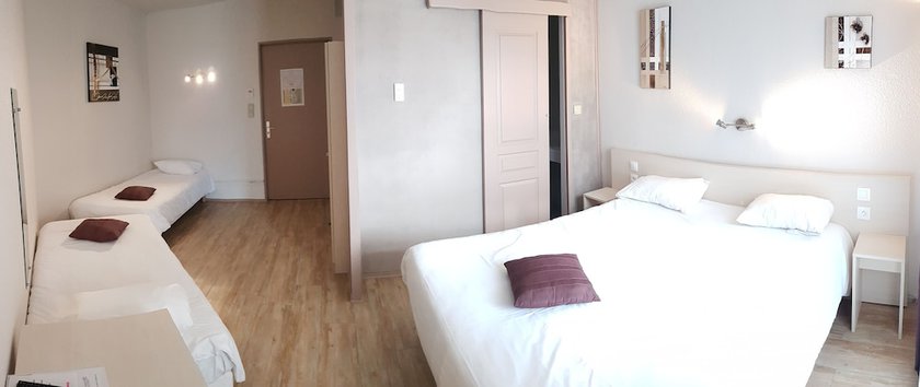 Imagen de la habitación del Hotel H&ocirc;tel la B&eacute;rang&egrave;re, Perouges. Foto 7
