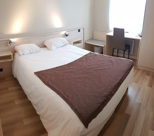 Imagen de la habitación del Hotel H&ocirc;tel la B&eacute;rang&egrave;re, Perouges. Foto 10