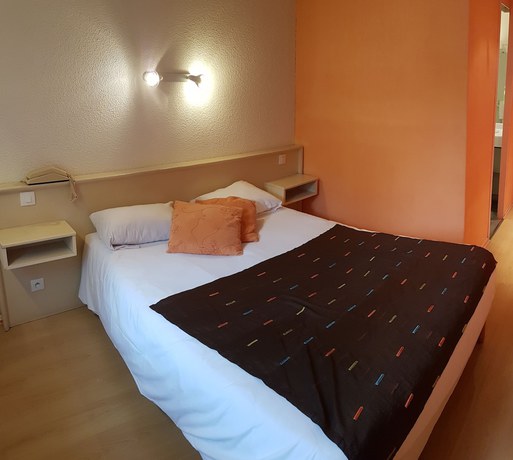 Imagen de la habitación del Hotel H&ocirc;tel la B&eacute;rang&egrave;re, Perouges. Foto 11