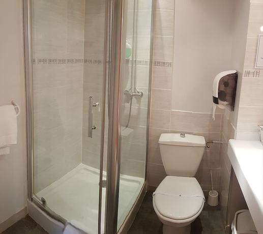 Imagen de la habitación del Hotel H&ocirc;tel la B&eacute;rang&egrave;re, Perouges. Foto 14