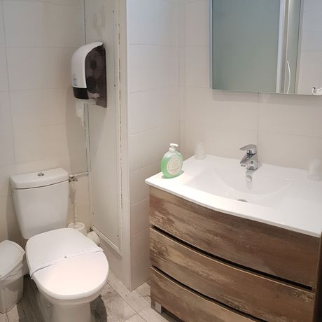 Imagen de la habitación del Hotel H&ocirc;tel la B&eacute;rang&egrave;re, Perouges. Foto 15
