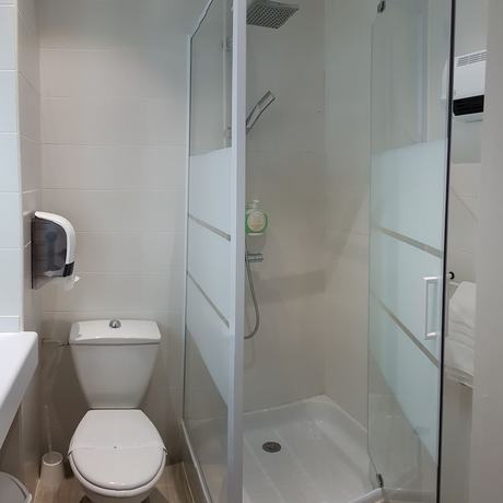 Imagen de la habitación del Hotel H&ocirc;tel la B&eacute;rang&egrave;re, Perouges. Foto 18