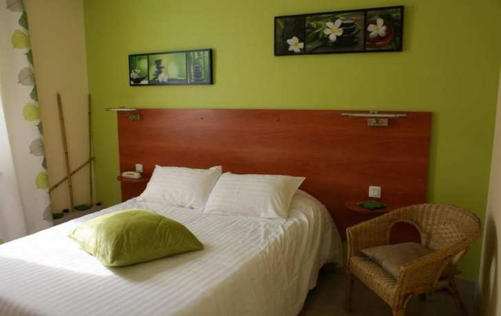 Imagen de la habitación del Hotel Hôtel la Croix Couverte. Foto 12